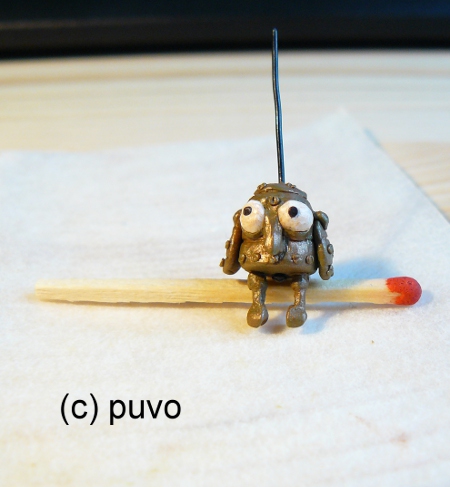 Eule aus machinarium als Miniatur-Fimo-Kettenanhänger von puvo productions