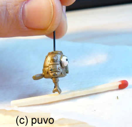 Eule aus machinarium als Miniatur-Fimo-Kettenanhänger von puvo productions