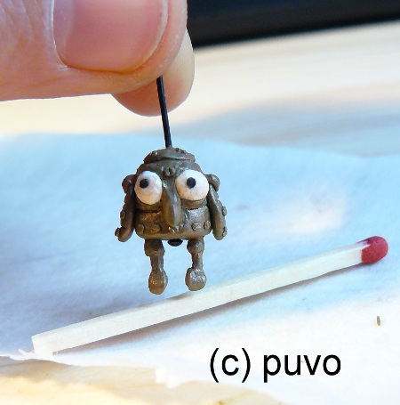 Eule aus machinarium als Miniatur-Fimo-Kettenanhänger von puvo productions