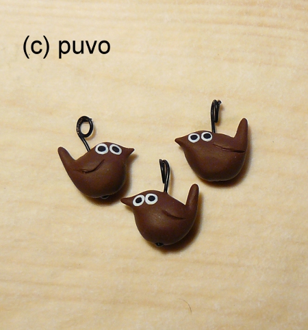 Zaunkönige aus Fimo als Kettenanhänger / Ohringe, design by puvo productions
