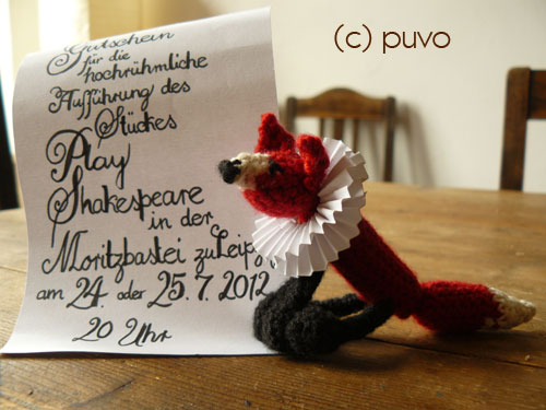 Häkelfuchs als Theatergutschein von puvo productions